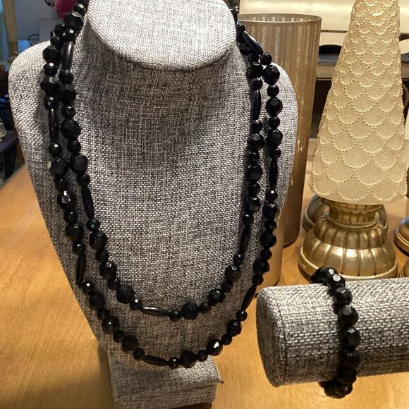 Necklace and Bracelet Set in Black Beads - Picture 1 of 6